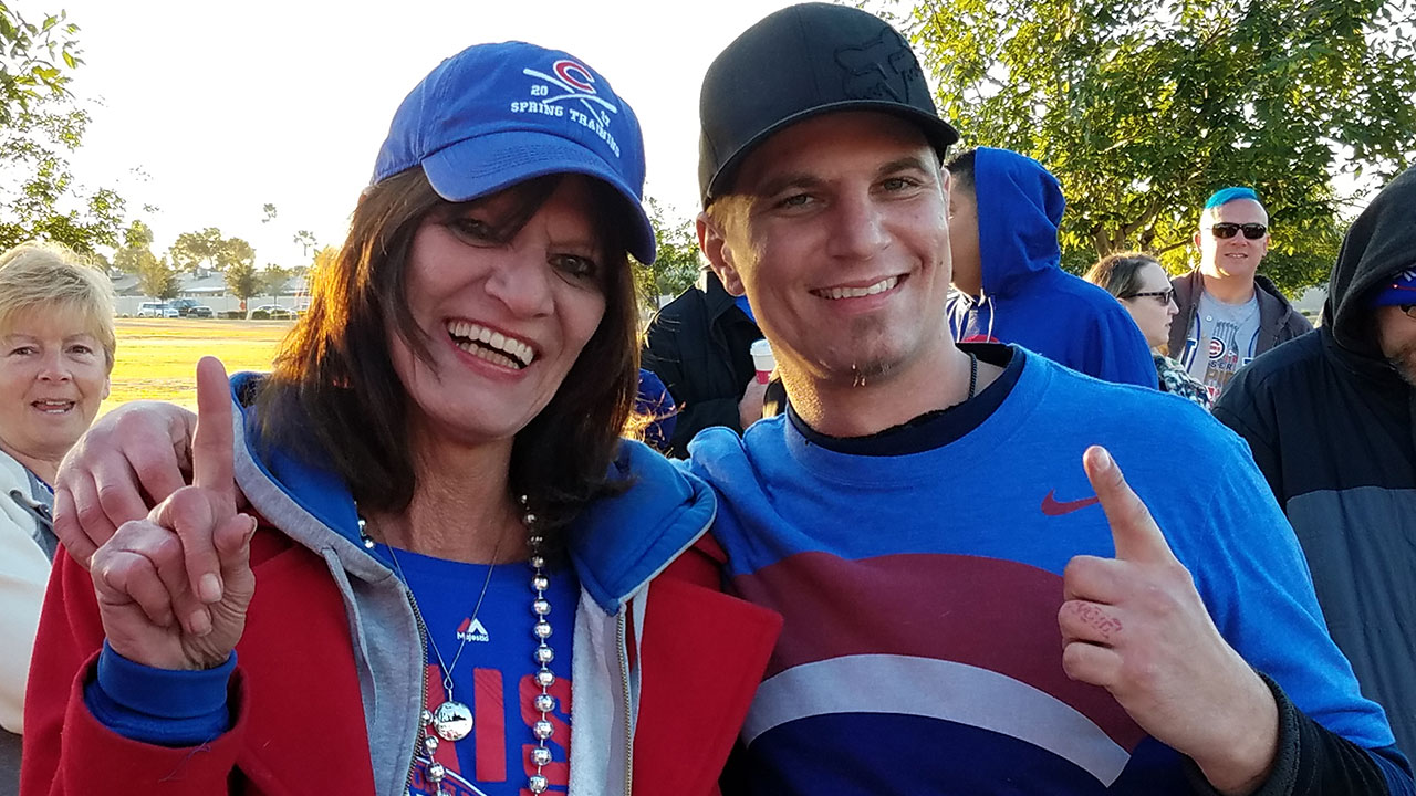 Cubs fans converge on Mesa for trophy rally