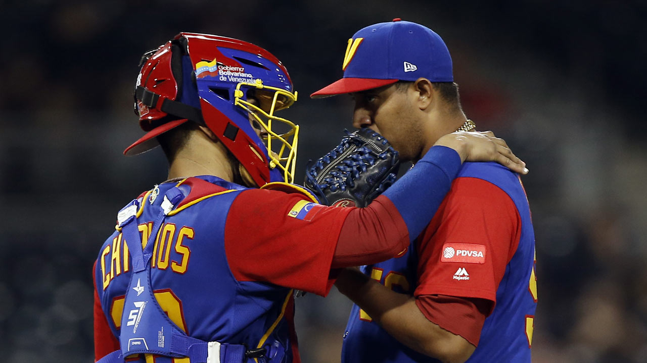 Rondon rejoins Cubs after emotional Classic