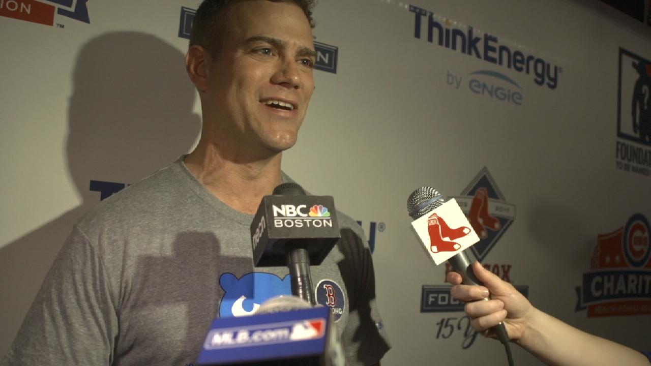 Red Sox, Cubs go extra mile for foundations