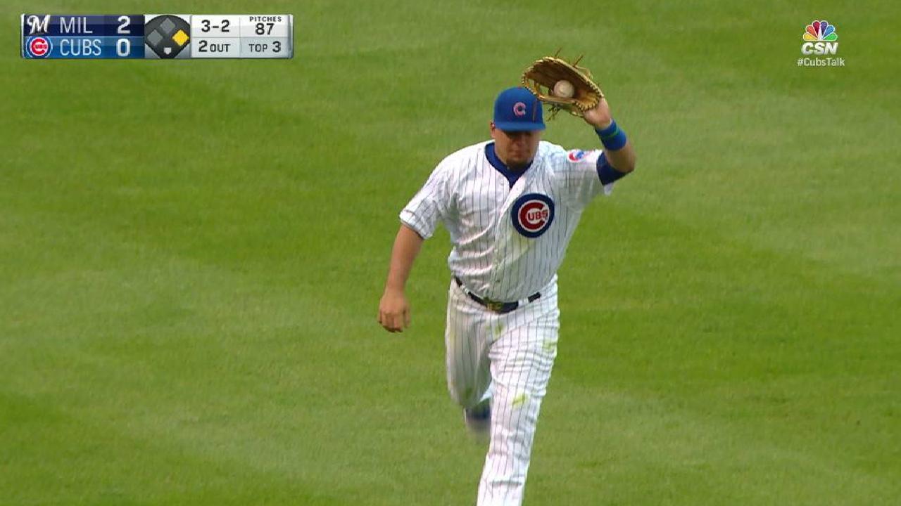 Schwarber lays out, snags line drive