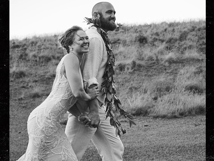 Ronda Rousey Marries Travis Browne in Hawaii